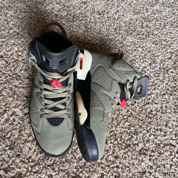 The Travis Scott x Air Jordan 6 - Picture 4 of 5